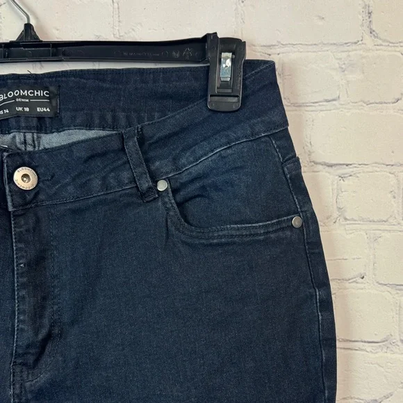 BloomChic Dark Blue Cropped Jeans with Embroidery Butterfly Detail Plus Size 14 - Picture 3 of 8